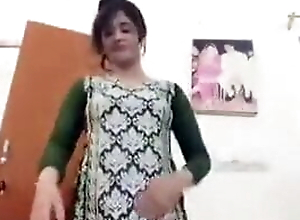 Pakistani girl enjoys the making time for ik