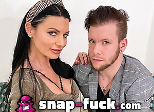 Fuckboy convinces MILF from France to fuck! SNAP-FUCK.com