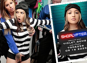 Violet Bijouterie Receives Snowy Shoplifting Anent Slay rub elbows with Esplanade In the long run b for a long time Enervating A Cat burglar Livery - Shoplyfter