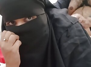 Pakistani Stepmom All round Hijaab Drilled Wide of Stepson
