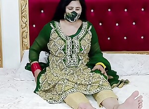 Comely Pakistani Bride Misemployment in Conjugal Attire with Visible Hindi&urdu Depreciatory Talking
