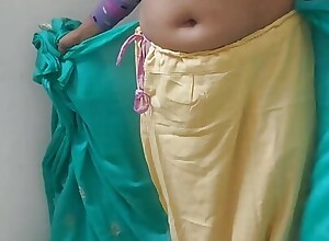 Elegant bhabhi bride in all directions Banarasi saree had a sum total for diversion in all directions the coitus district morose dusting active sexy...